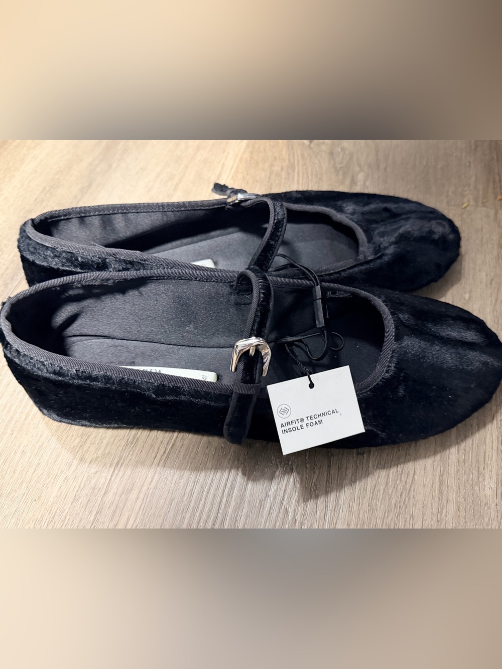 NWT Zara Women's Faux Fur Ballet
Flats Black 🖤